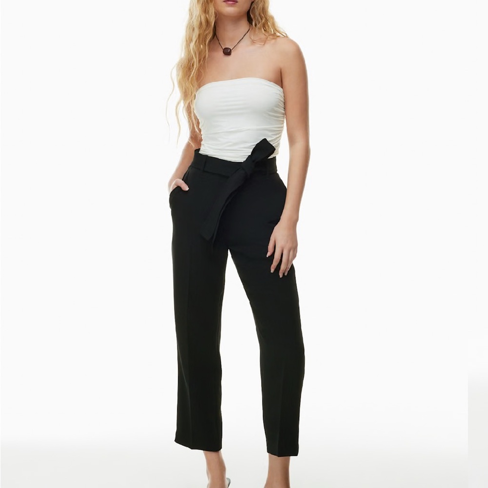 Aritzia Wilfred Navy Crepe Tue Front Trousers
NWT
size 6